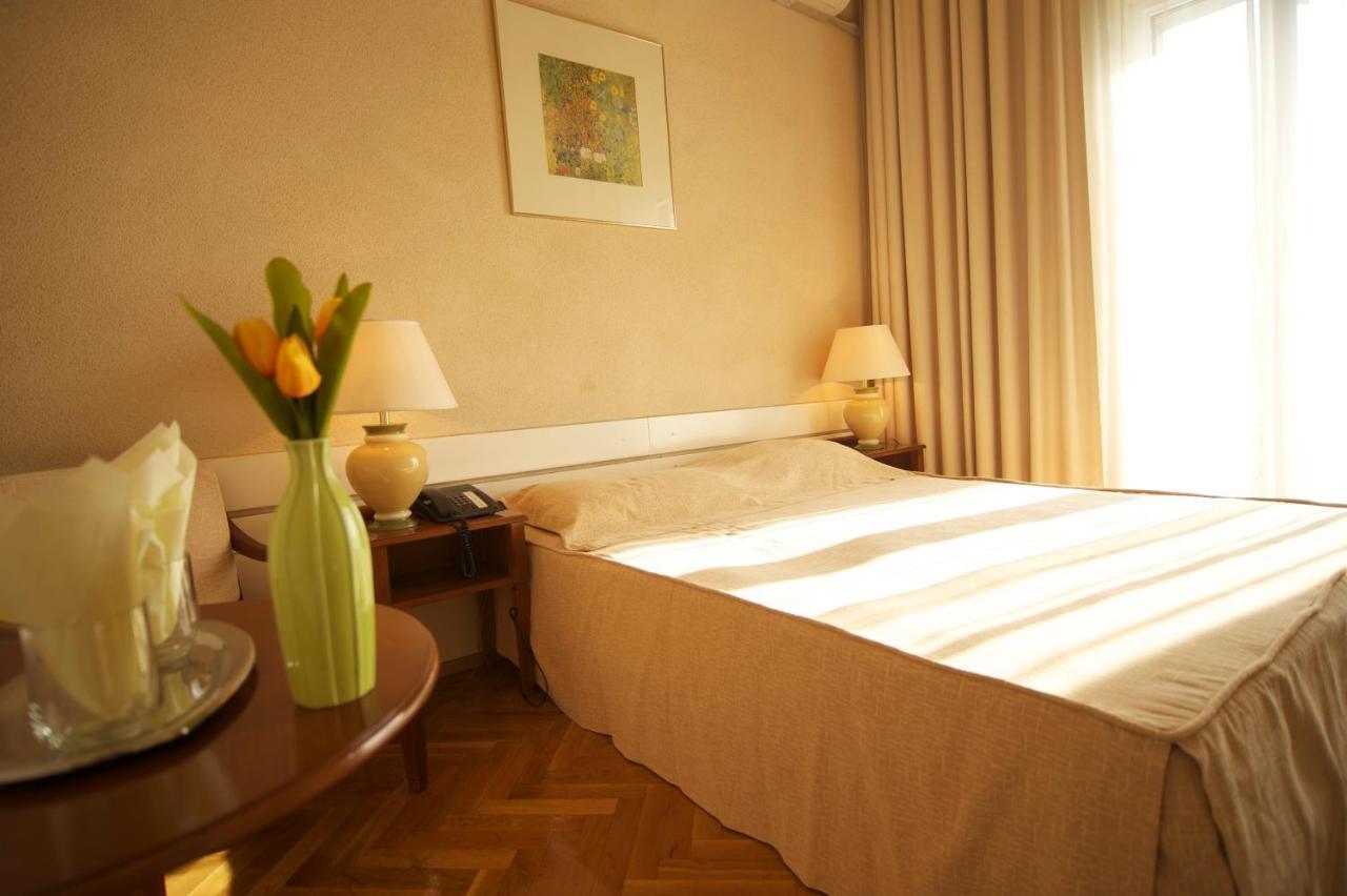 Astoria Hotel 2*